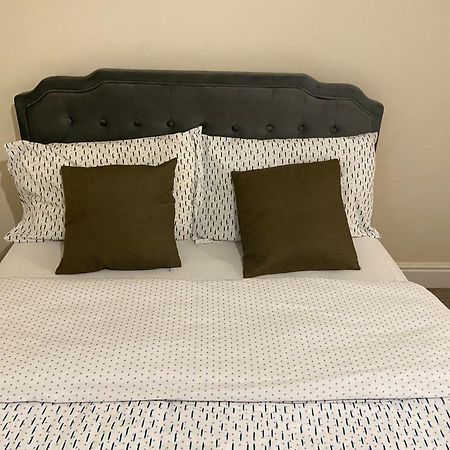 Large Double Bed And Bathroom Oxford Luaran gambar