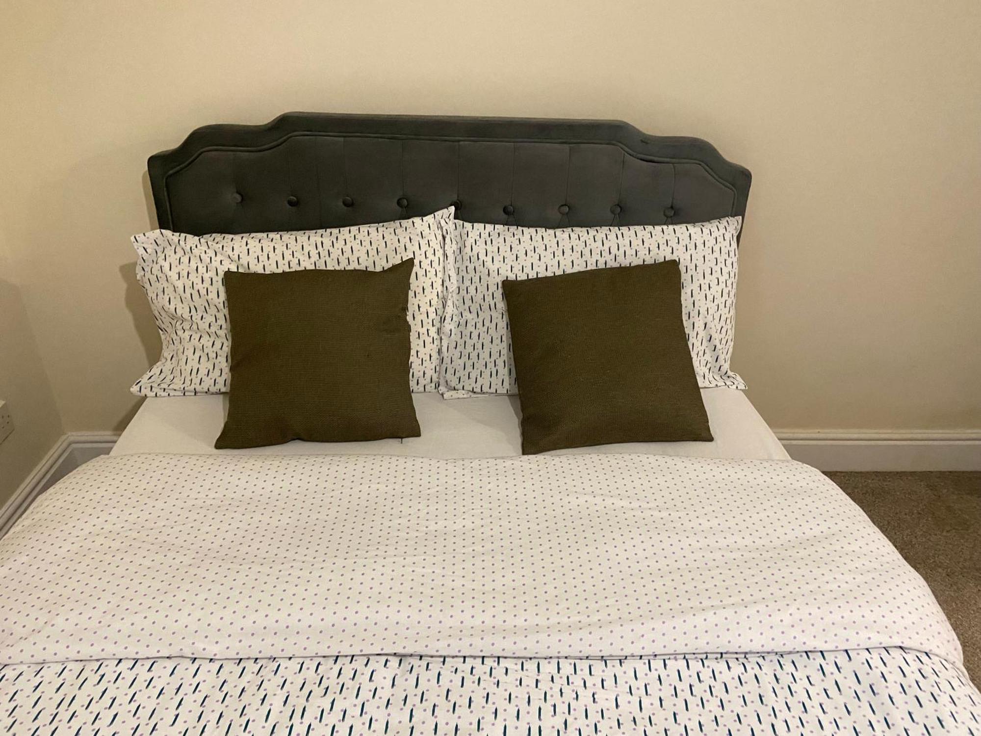 Large Double Bed And Bathroom Oxford Luaran gambar